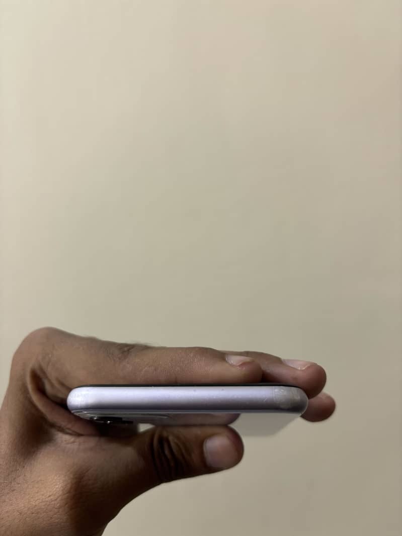 Apple iPhone 11 4