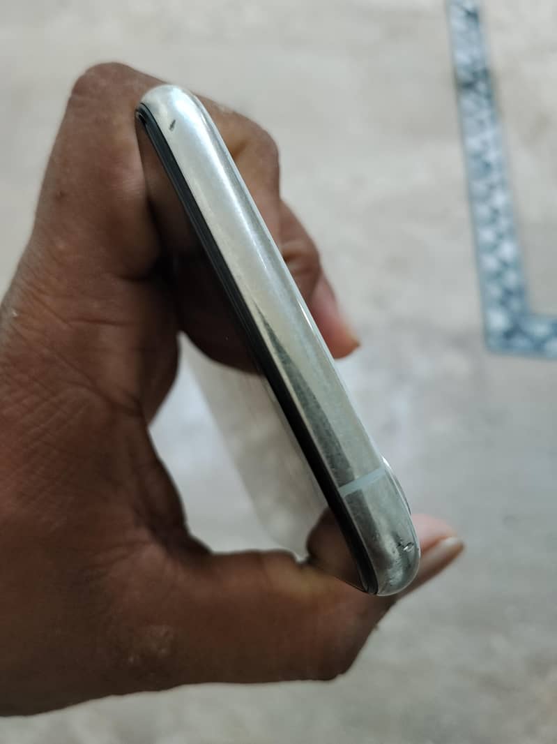 Apple iPhone X 3