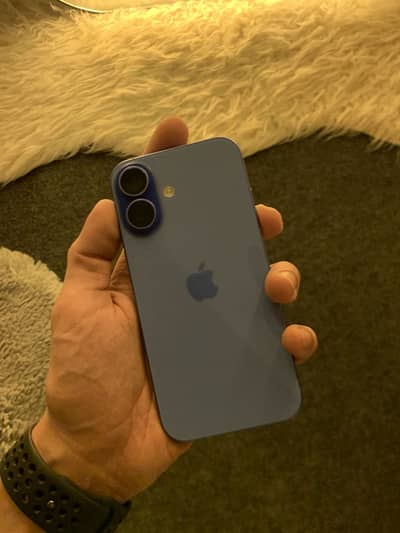 Apple iPhone 16