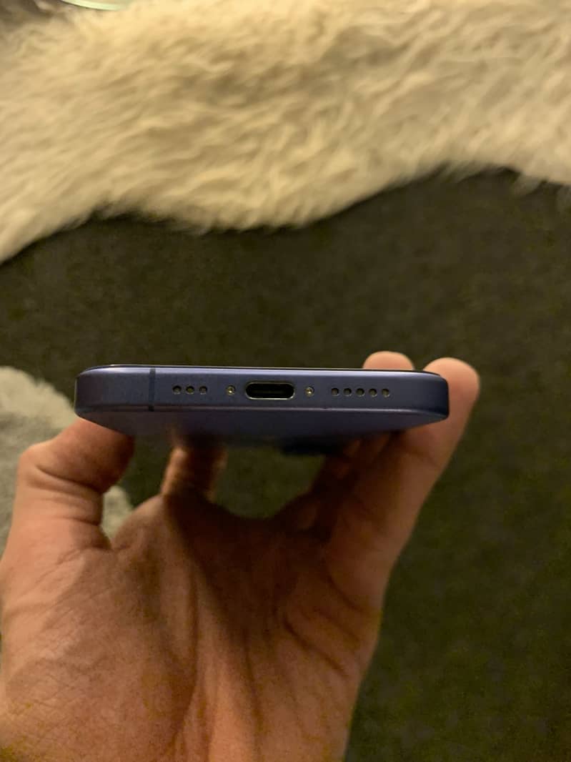 Apple iPhone 16 3