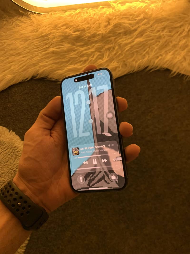 Apple iPhone 16 4