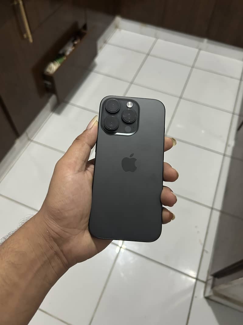 Apple iPhone 16 Pro 0