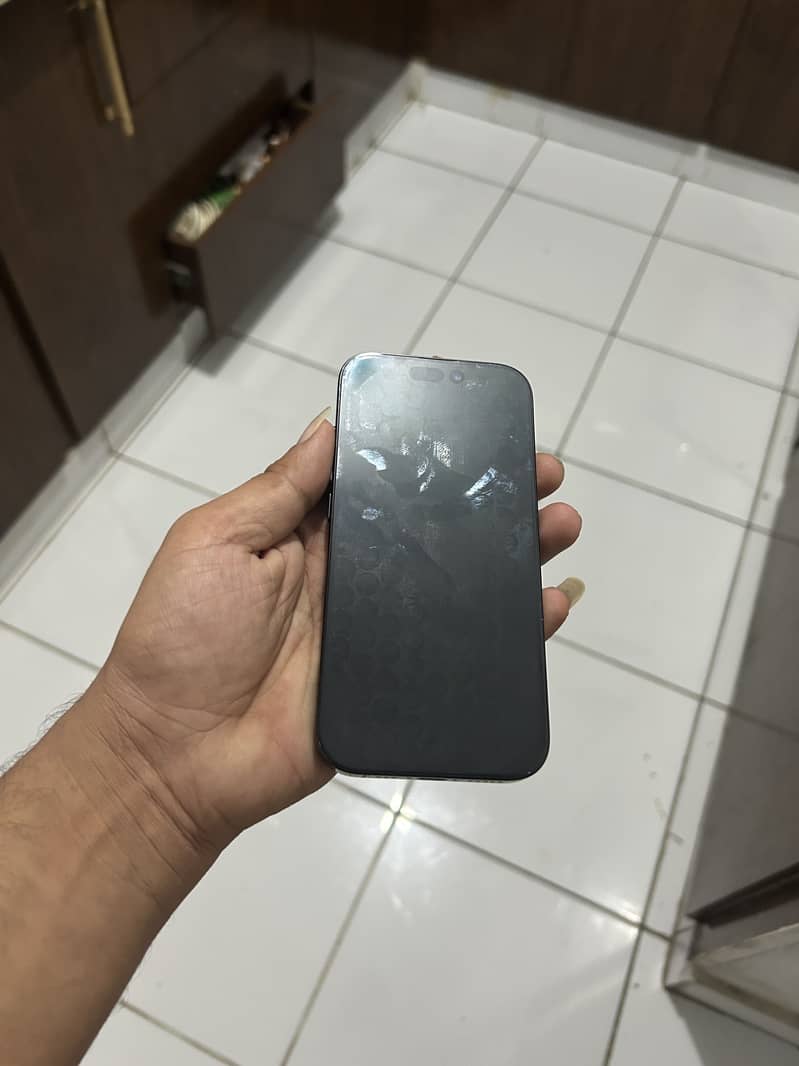 Apple iPhone 16 Pro 2