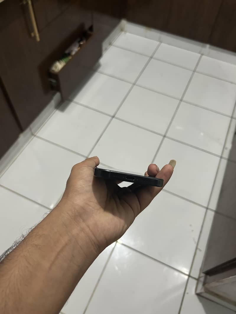 Apple iPhone 16 Pro 4