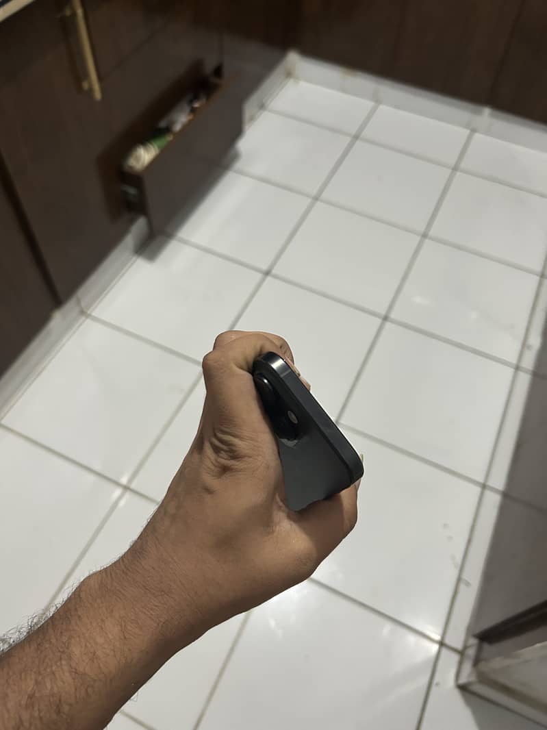 Apple iPhone 16 Pro 5