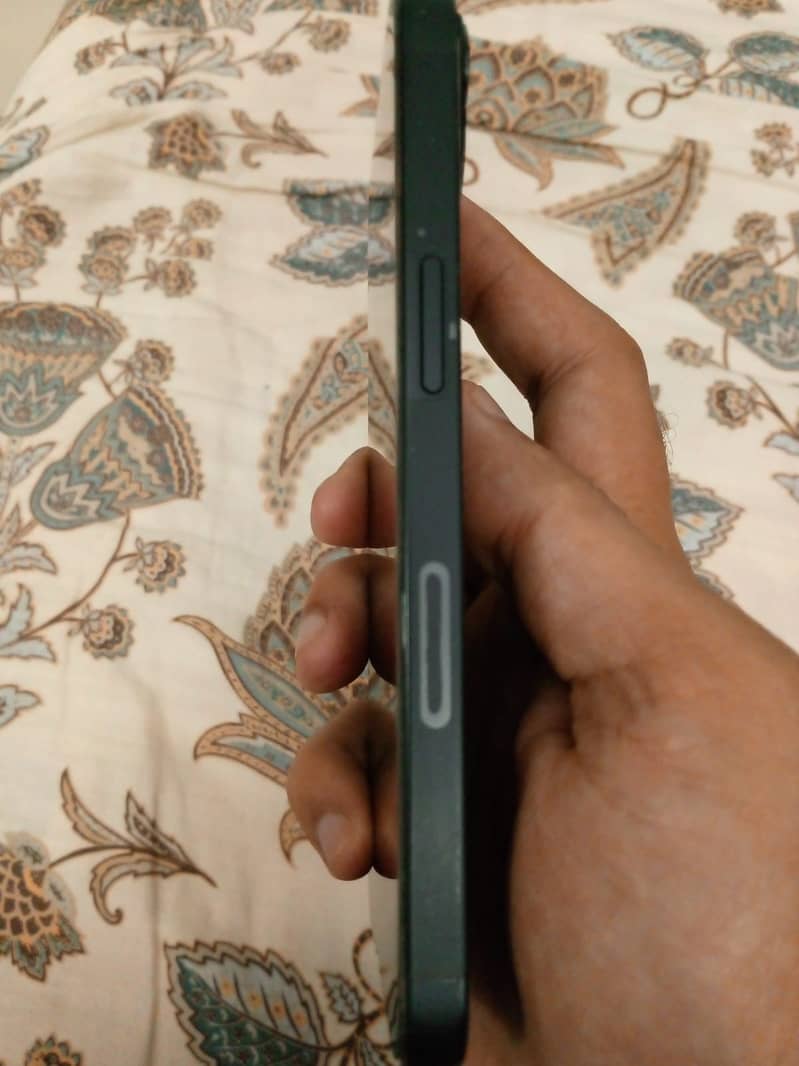 Apple iPhone 13 1