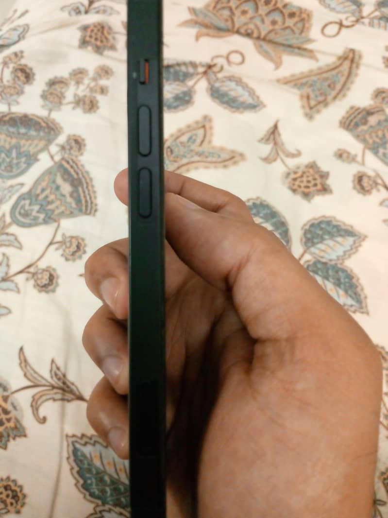 Apple iPhone 13 3