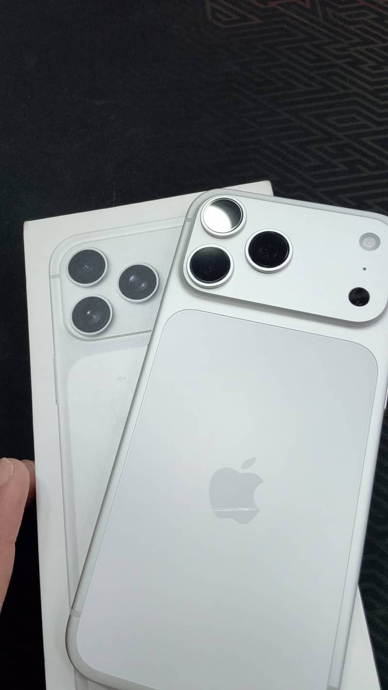 Apple iPhone 17 Pro Max 0