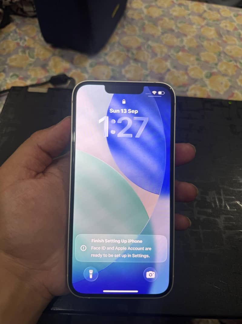 Apple iPhone 13 4