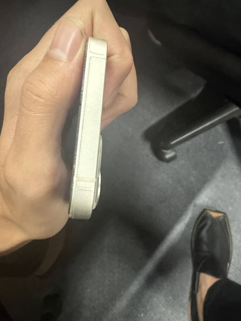 Apple iPhone 13 0