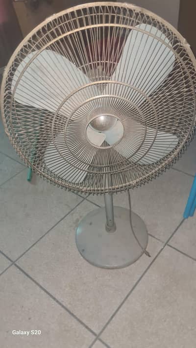 Pedaster Fan For Sale In Lahore In very Good Price