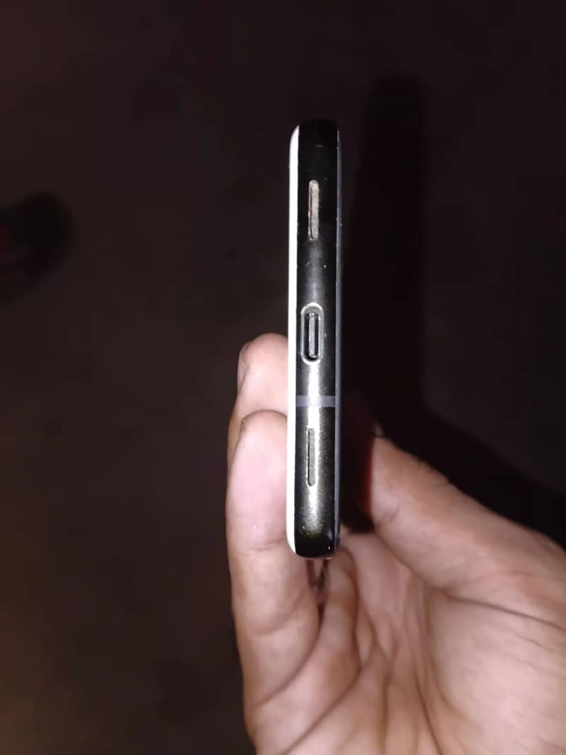 Google Pixel 6a without panel 2
