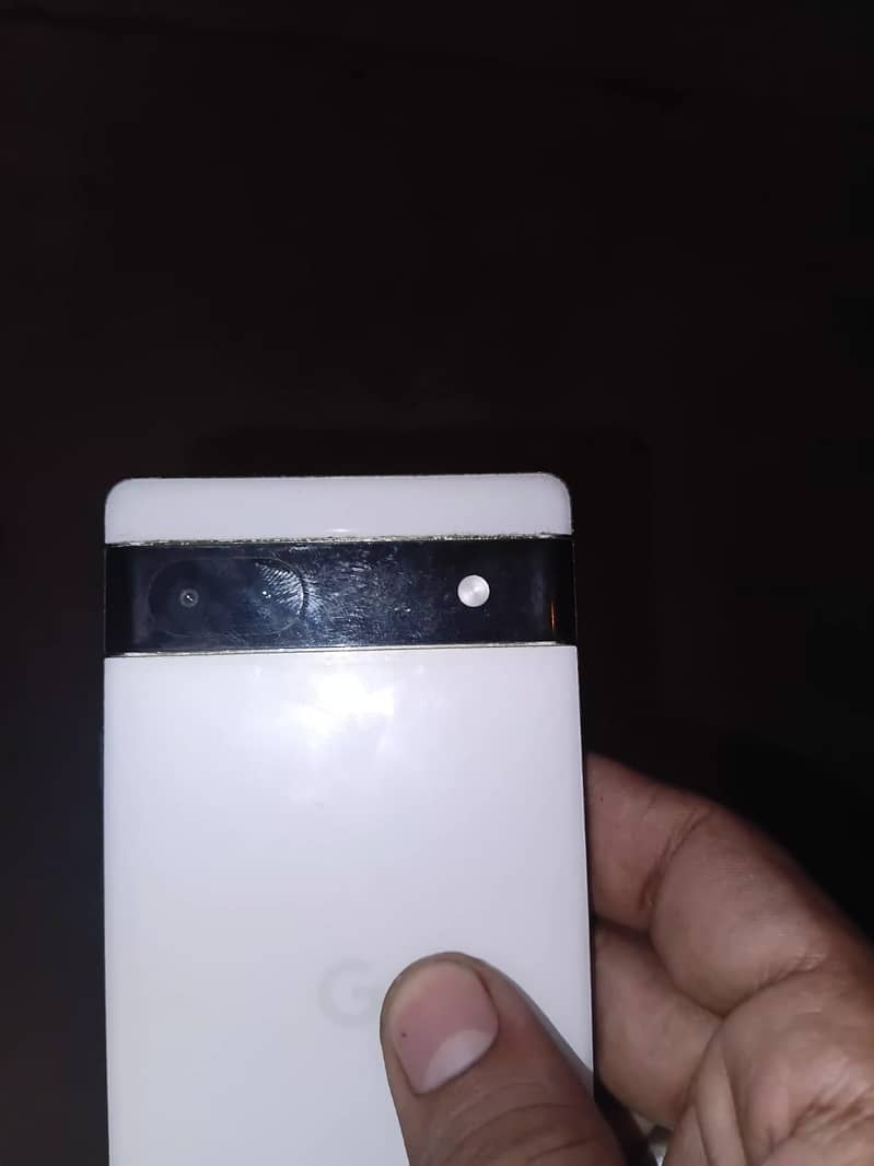 Google Pixel 6a without panel 3
