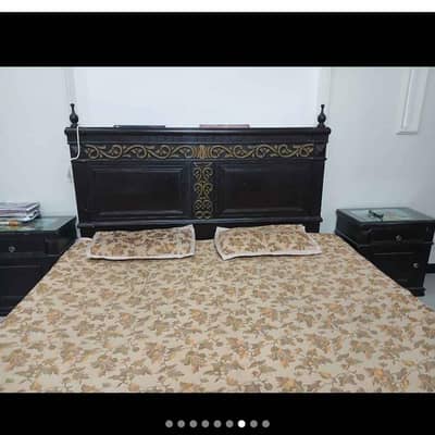 bed set with side tables and centre table