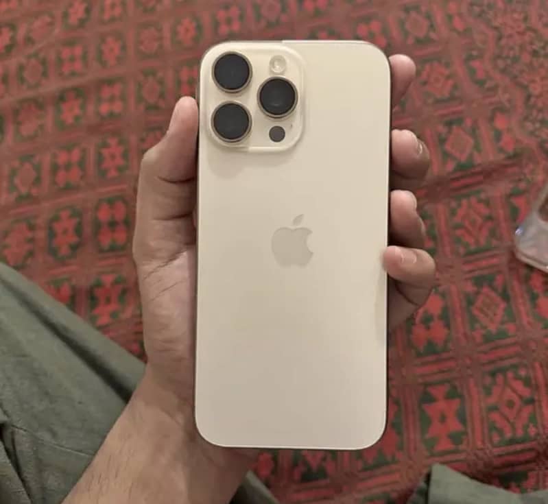 Apple iPhone 16 Pro Max 1