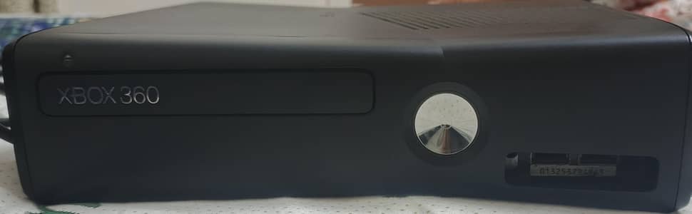 Xbox 360 slim.