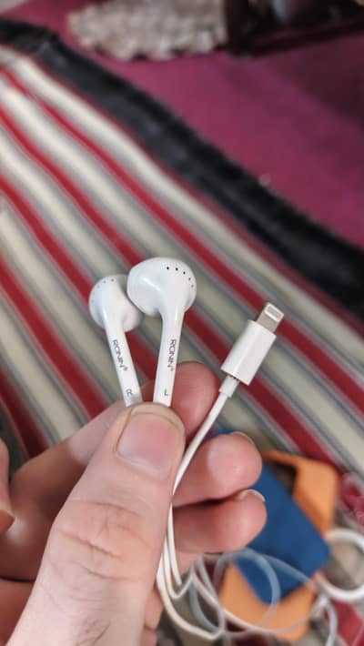 Ronin earphone