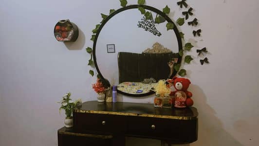 dressing trending with round mirror