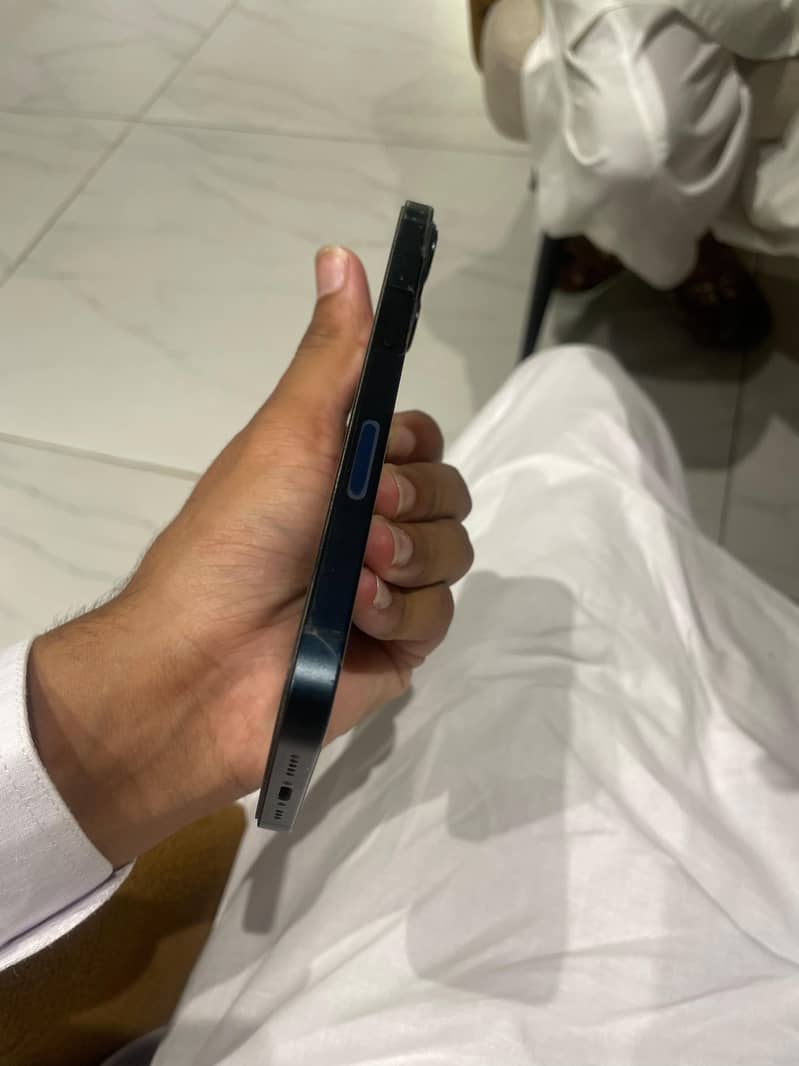 Apple iPhone 13 4