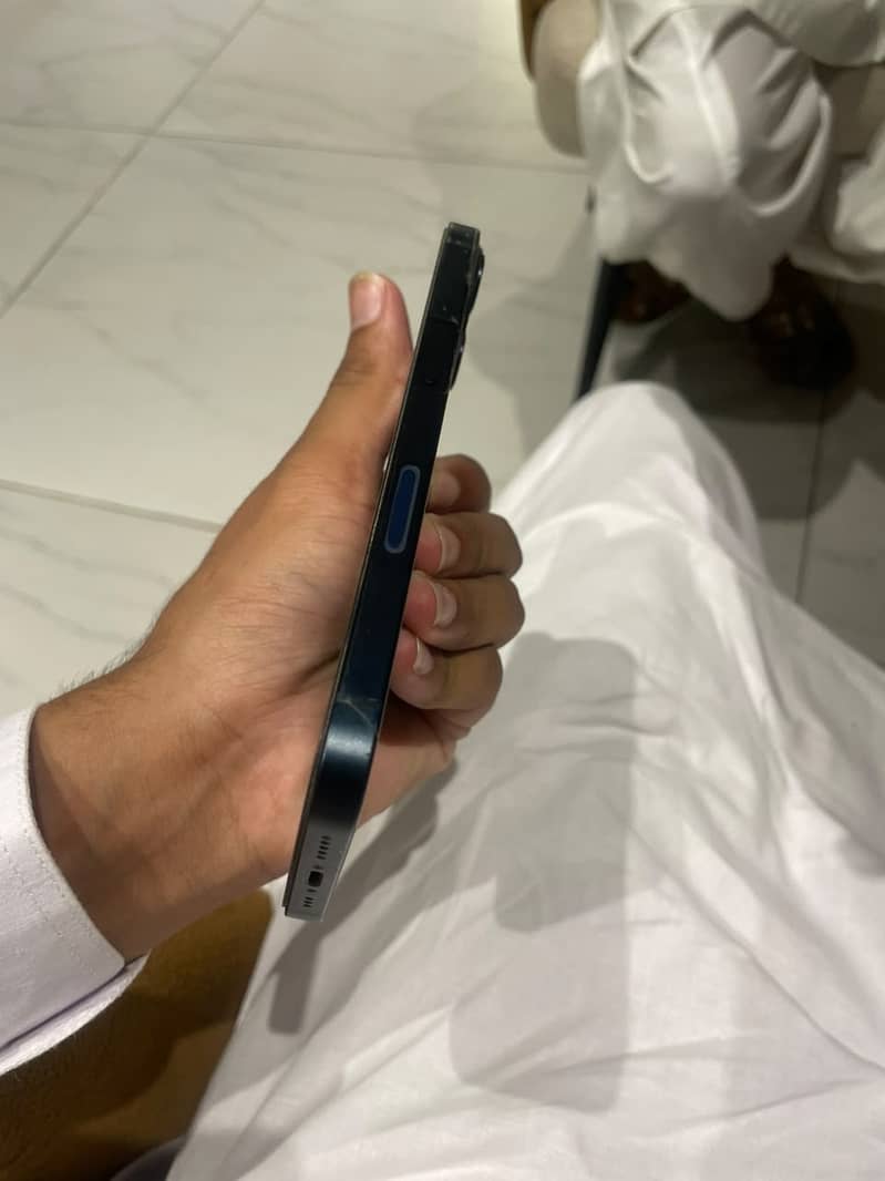Apple iPhone 13 5