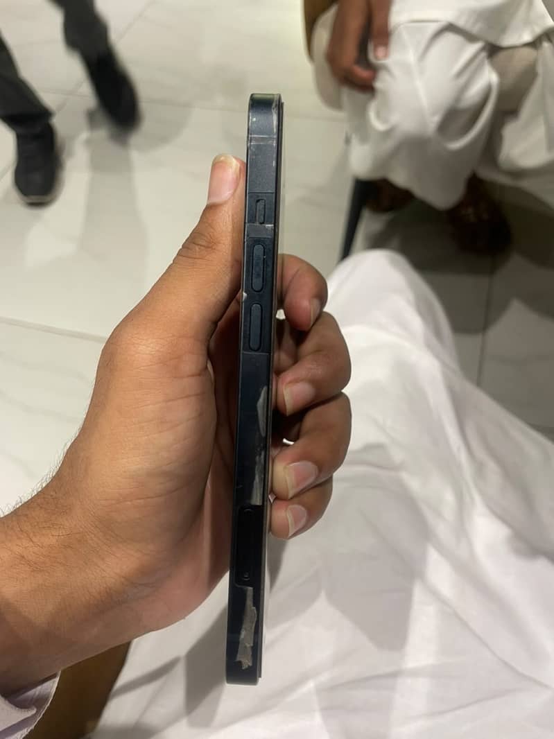 Apple iPhone 13 6