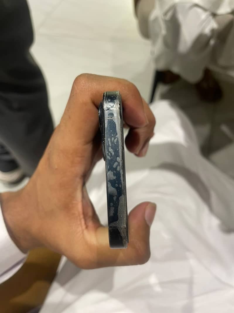 Apple iPhone 13 7