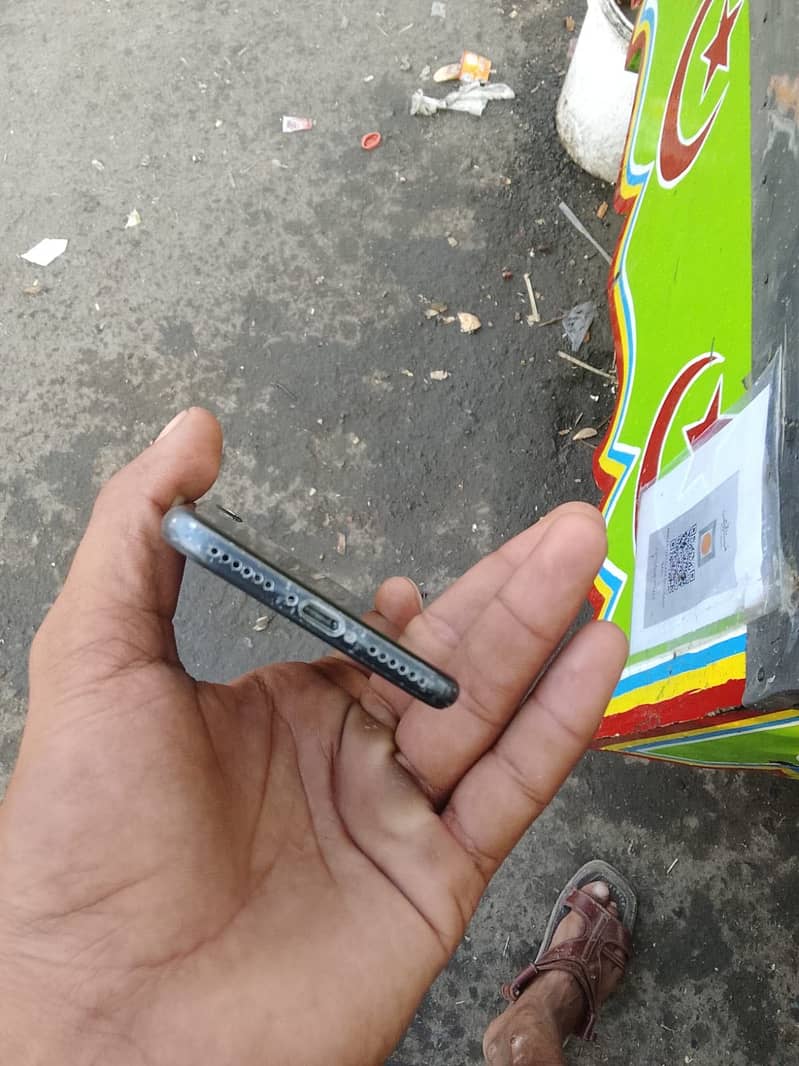 Apple iPhone 7 4