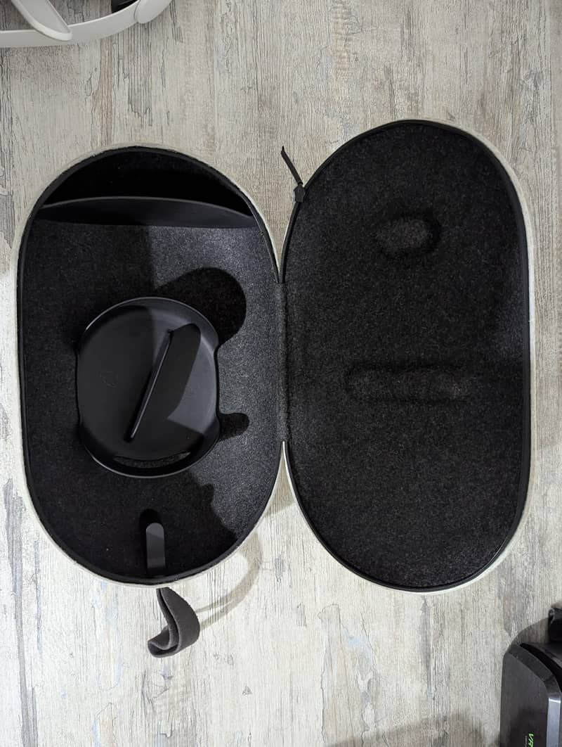 Meta Oculus Quest 2 4
