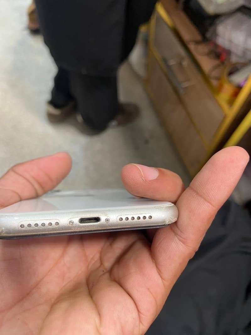 Apple iPhone 11 0