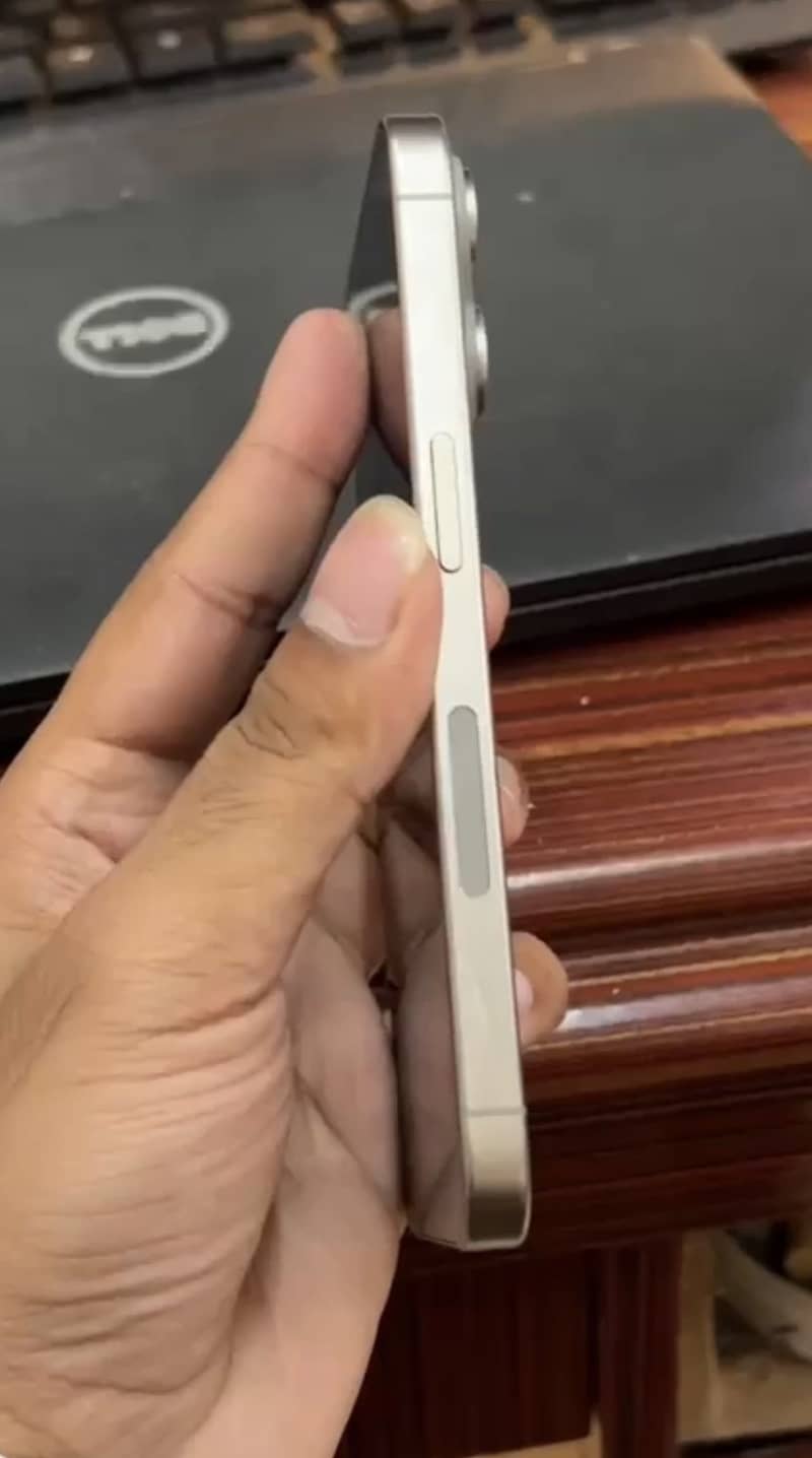 Apple iPhone 15 Pro 3