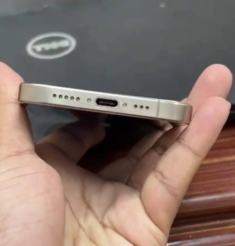 Apple iPhone 15 Pro 4