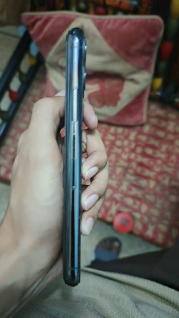 Apple iPhone 11 Pro 2
