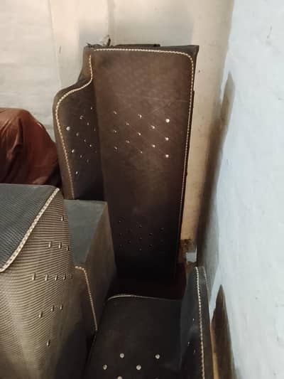 Seats Banch Carry Van All good Condition Lasani Ki lakr sa tyre
