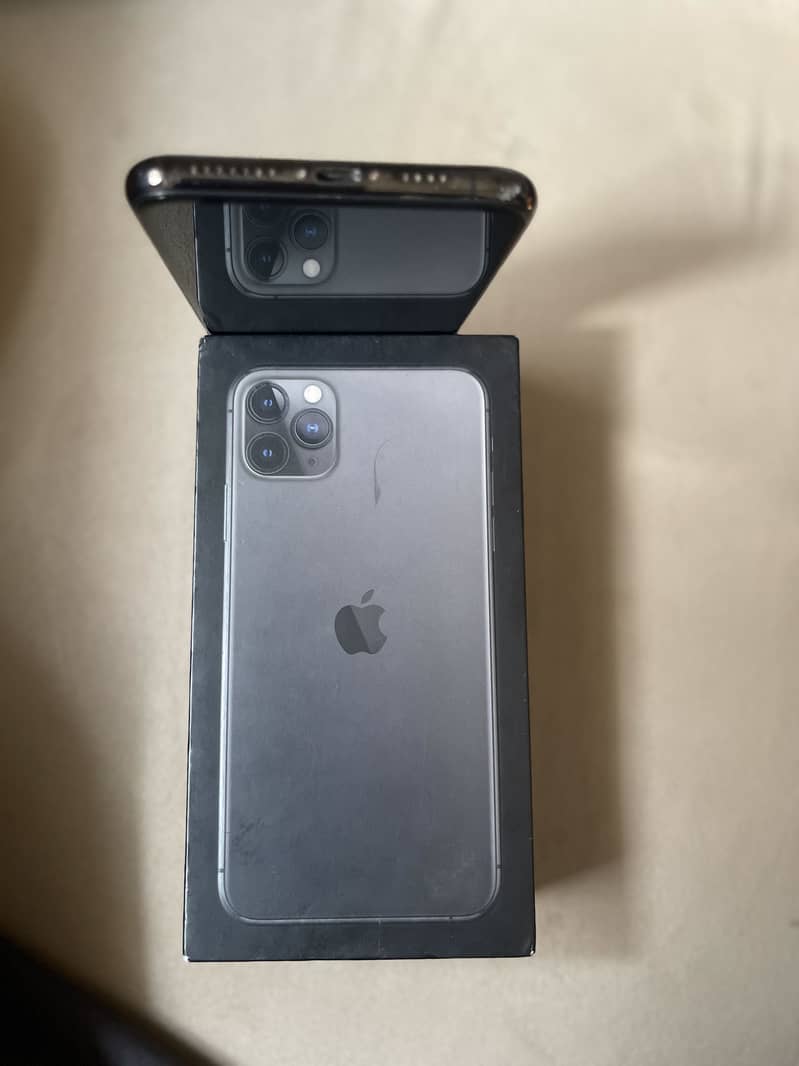 Apple iPhone 11 Pro Max 2