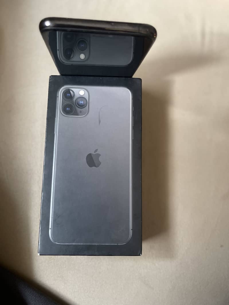 Apple iPhone 11 Pro Max 4