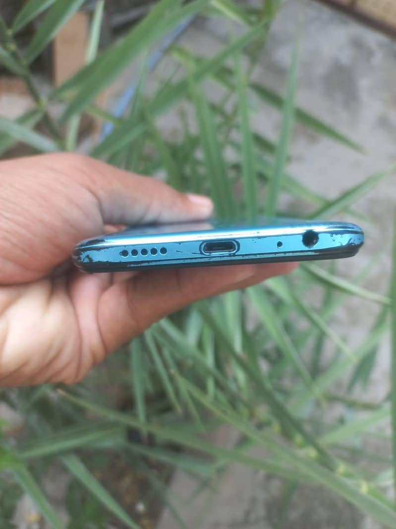 Tecno Spark 8C 4