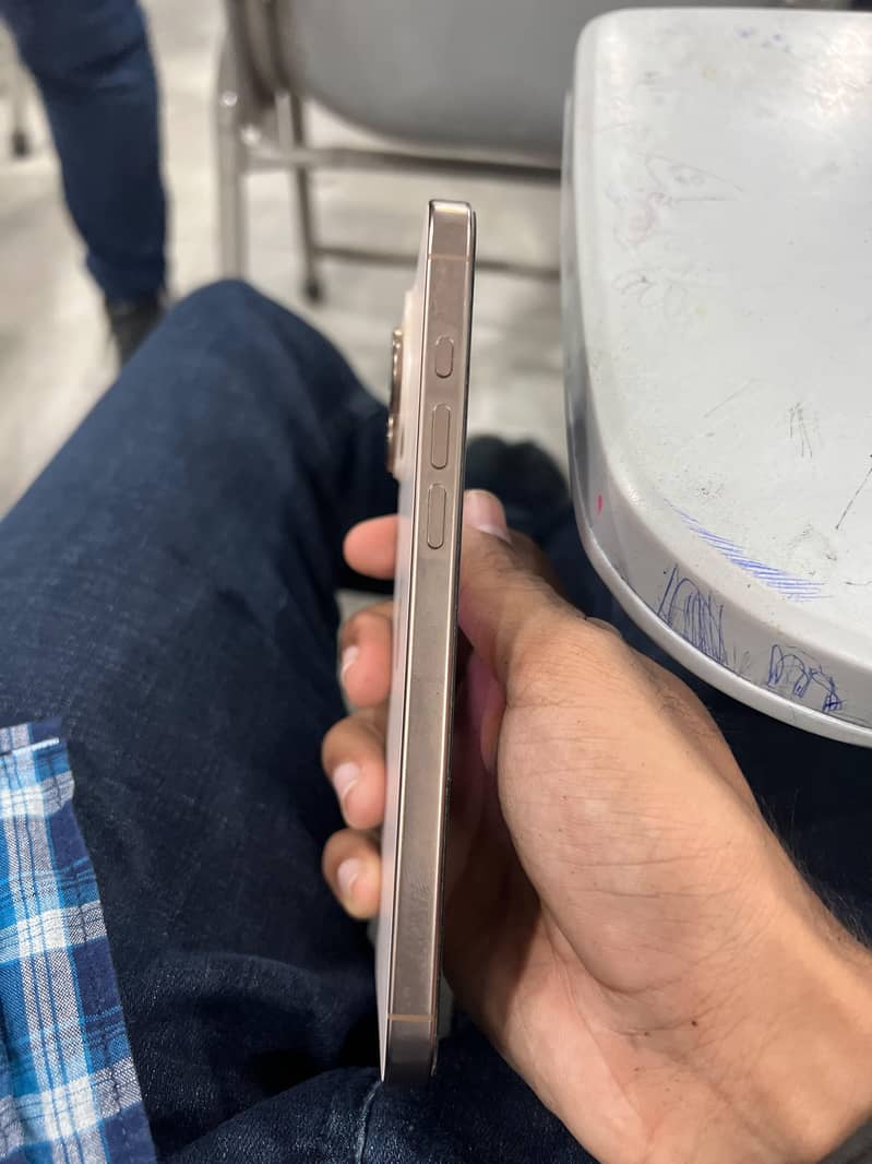 Apple iPhone 16 Pro Max 3