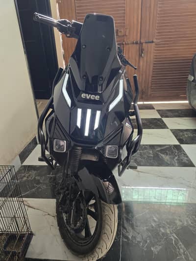 Evee Sqube 2000 w motor 90 to 100 Km range ,65 top speed