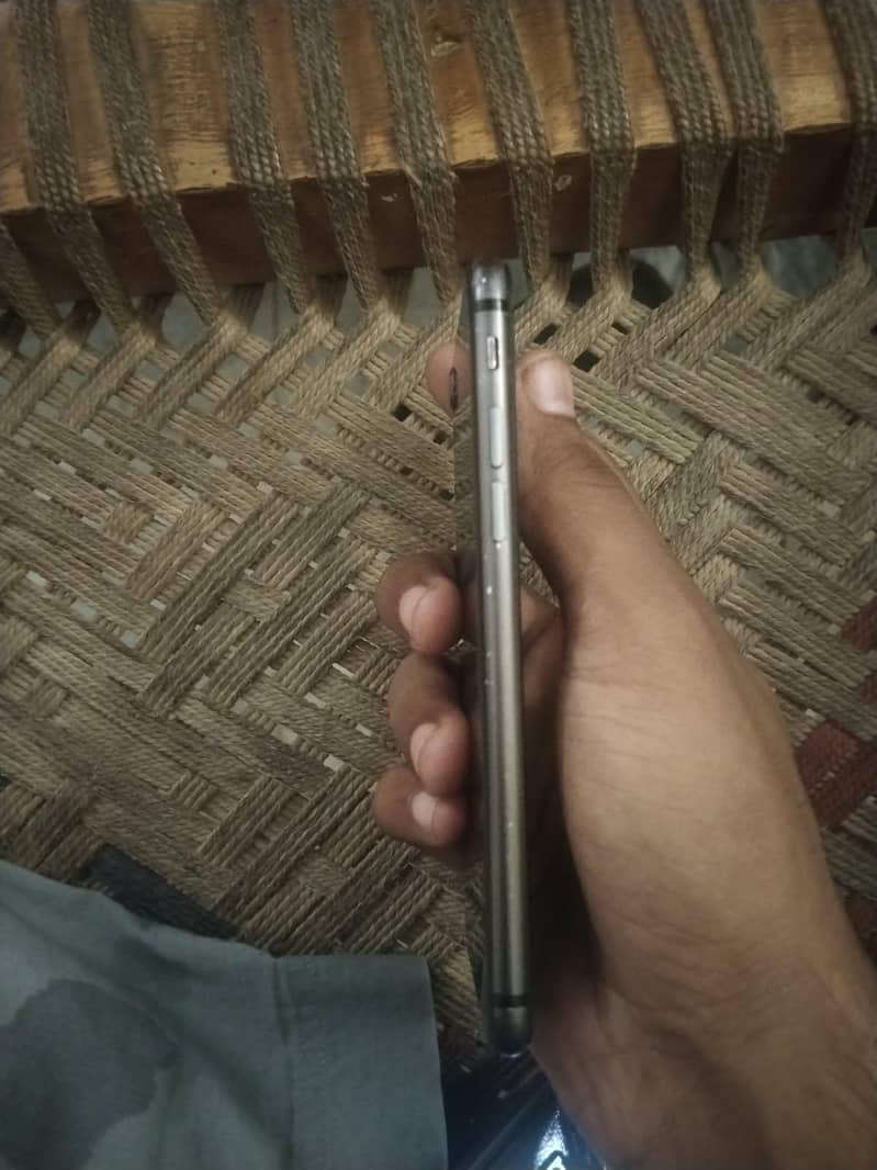 Apple iPhone 8 4