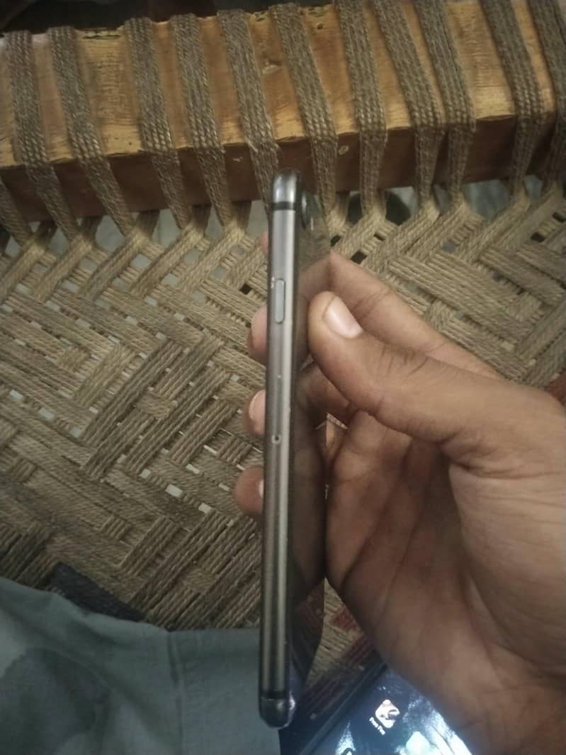 Apple iPhone 8 5