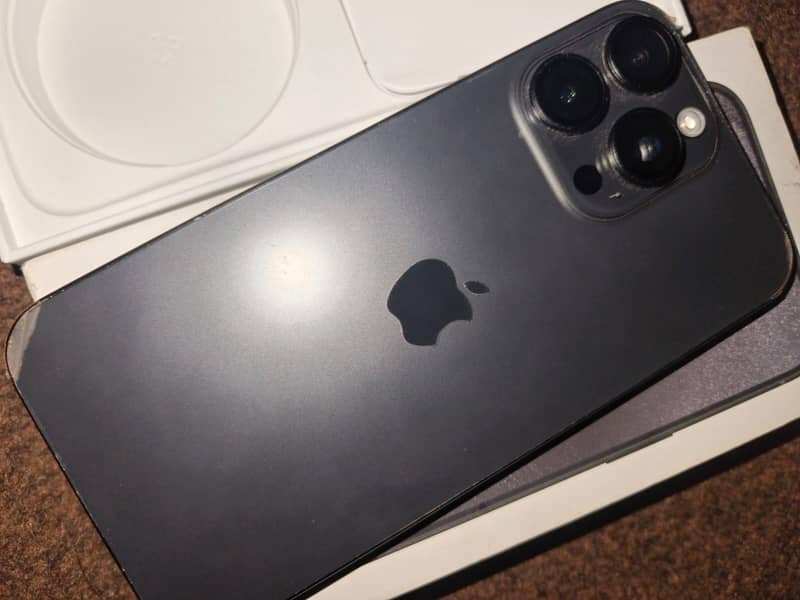 Apple iPhone 15 Pro Max 0