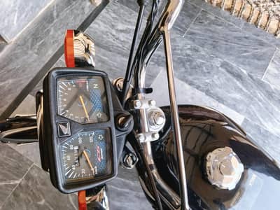 125 new motorcycle original motorcycle. . full dacoument. . not teaching. .