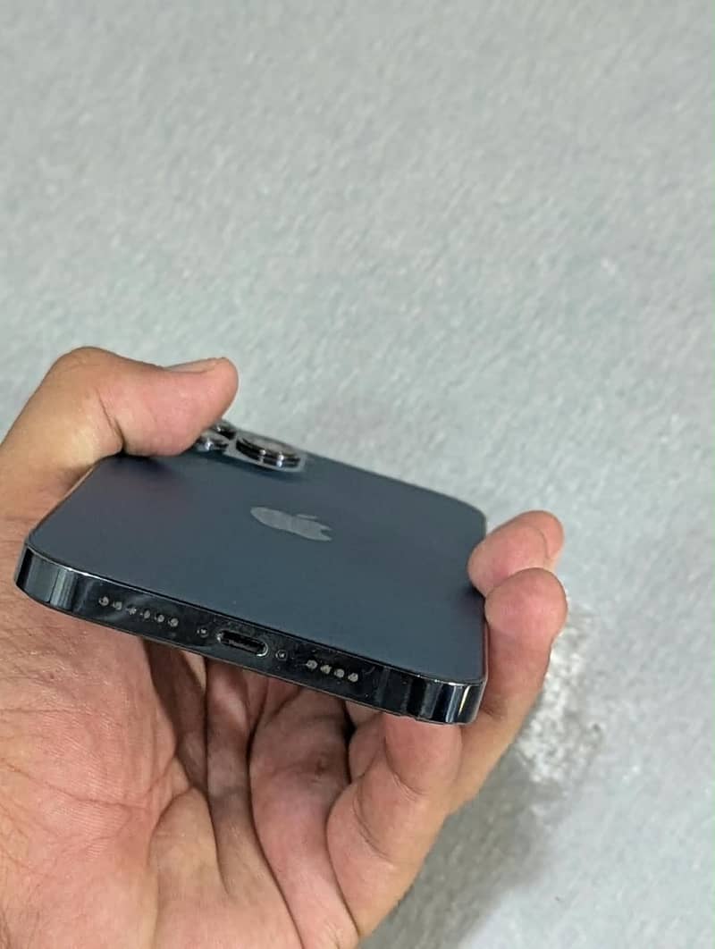 Apple iPhone 12 Pro Max 4