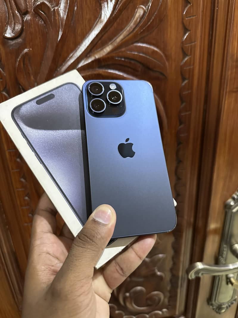 Apple iPhone 15 Pro Max 0