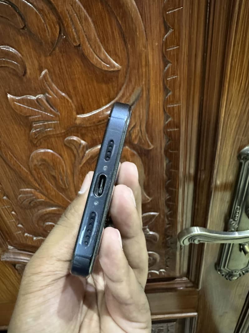 Apple iPhone 15 Pro Max 2