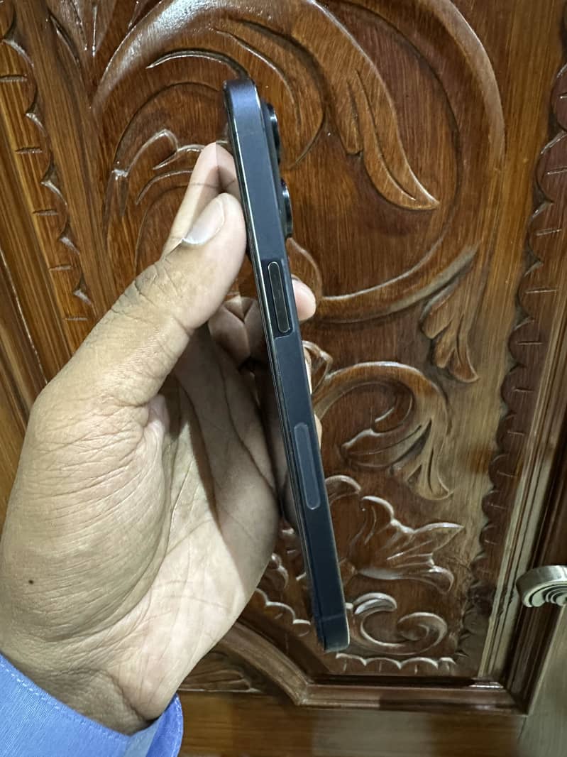 Apple iPhone 15 Pro Max 3