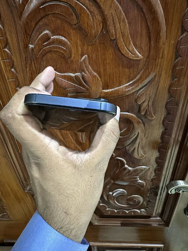Apple iPhone 15 Pro Max 4