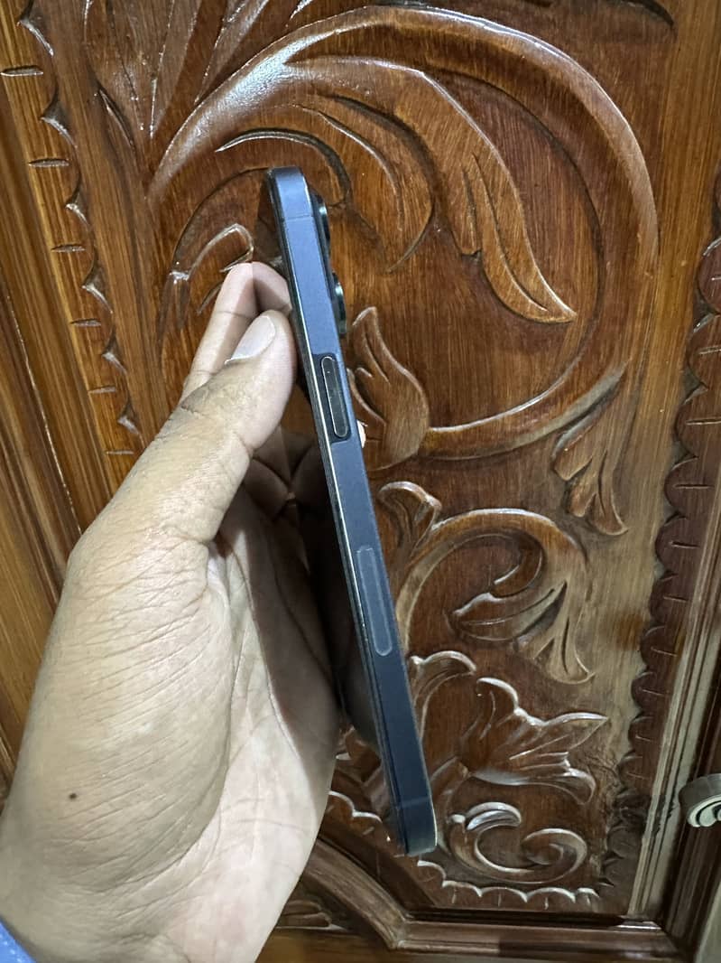 Apple iPhone 15 Pro Max 5