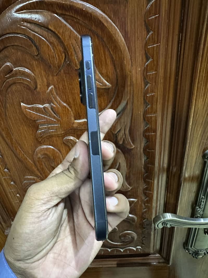 Apple iPhone 15 Pro Max 6
