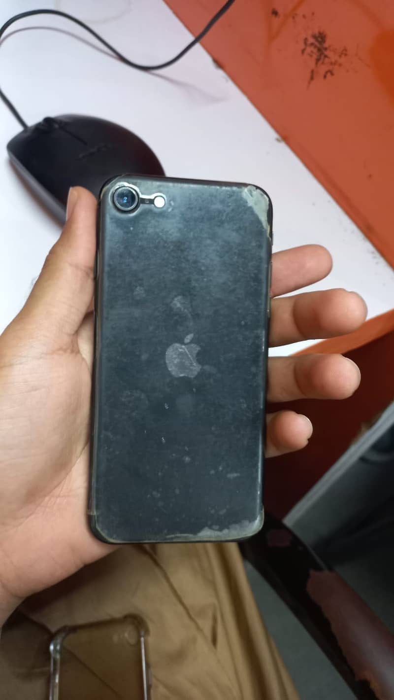 Apple iPhone SE2030 1